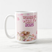 Eleganter Frauentag 2025 mit rosa Blumendesign Kaffeetasse (Links)
