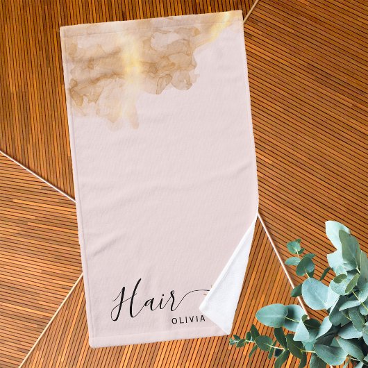 Eleganter Friseur Goldschere Friseurin Rosa Handtuch