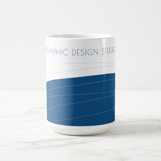Eleganter geometrischer, abstrakt-blau-weißer Name Kaffeetasse (Mittel)