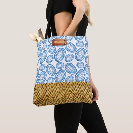 Eleganter, geometrischer RattanLook mit blauem Was Tasche (Von Nahem)