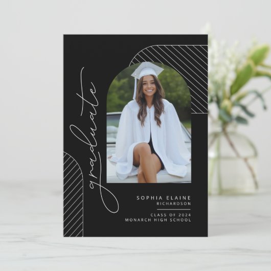 Eleganter geometrischer Schwarz-weißer Abschluss Ankündigung (Stehend Vorderseite)