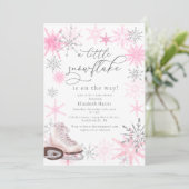 Eleganter Glitzer Pink Little Snowflake Babydusche Einladung (Stehend Vorderseite)