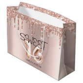 Eleganter Glitzer Rose Gold Tropfen Sweet 16 Große Geschenktüte (Rückseite Schrägansicht)
