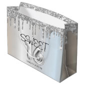 Eleganter Glitzer Silver Tropfen Sweet 16 Große Geschenktüte (Rückseite Schrägansicht)