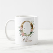 Eleganter Gold-Blumen-Initiale O Monogramm-Becher Kaffeetasse (Links)