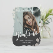 Eleganter Gold Calligraphy Foto Abschluss Einladung (Stehend Vorderseite)