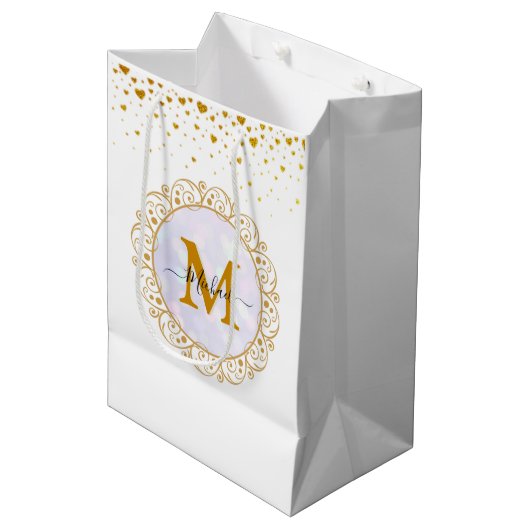 Eleganter Gold-Glitter-Initialbuchstabe & Name Mittlere Geschenktüte (Vorderseite Schrägansicht)