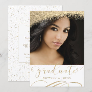Eleganter Gold Glitzer Dust Script Graduate Einladung