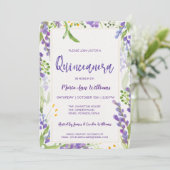 Eleganter Gold Lavender Floral Glitzer Quinceanera Einladung (Stehend Vorderseite)