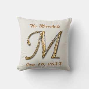 Eleganter Gold Letter M Monogram Wedding Keepake Kissen