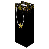 Eleganter goldener Stern und Konfetti auf schwarz Geschenktüte Für Weinflaschen (Rückseite Schrägansicht)