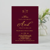 Eleganter Goldschmied | Burgundy Monogram Wedding Folieneinladung (Stehend vorne)