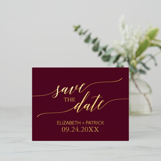 Eleganter Goldschmied und Burgund Save the Date Folie Einladungspostkarte (Stehend vorne)