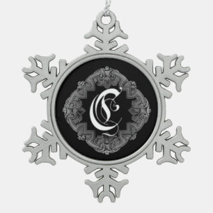 Eleganter gothischer Anfangsbuchstabe C-Schneeklas Schneeflocken Zinn-Ornament