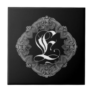 Eleganter gotischer Anfangsbuchstabe E Fliese