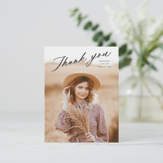 Eleganter Graduate Script Foto Abschluss Dankeskarte (Stehend Vorderseite)