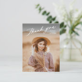 Eleganter Graduate Script Foto Abschluss Dankeskarte (Stehend Vorderseite)
