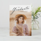 Eleganter Graduate Script Foto Abschluss Einladung (Stehend Vorderseite)