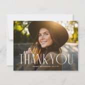 Eleganter Graduate Typografy Foto Abschluss Dankeskarte (Vorderseite)