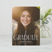Eleganter Graduate Typografy Foto Abschluss Einladung (Stehend Vorderseite)