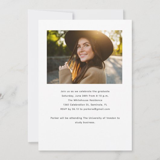 Eleganter Graduate Typografy Foto Abschluss Einladung (Rückseite)