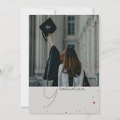 Eleganter grauer Abschluss mit einem Foto Einladung (Rückseite)