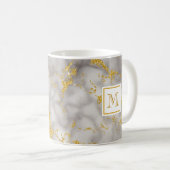 Eleganter Gray Marble Monogram Imitate Gold Glitze Kaffeetasse (VorderseiteRechts)