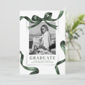 Eleganter Green Bow Foto Abschluss Ankündigung (Stehend Vorderseite)