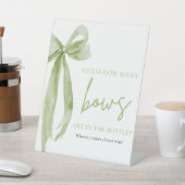 Eleganter grüner Bow rät, wie viele Bows Spiel Sockelschild (In SItu)