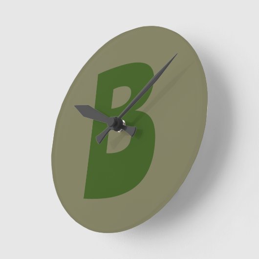 Eleganter Grüner Monogram-Initialbrief Runde Wanduhr (Winkel)