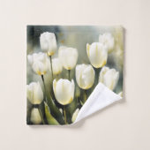 Eleganter Haufen von White Tulips in einem Serenen Badhandtuch Set (Waschlappen)