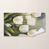 Eleganter Haufen von White Tulips in einem Serenen Badhandtuch Set (Handtuch)