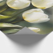 Eleganter Haufen von White Tulips in einem Serenen Geschenkpapier (Ecke)