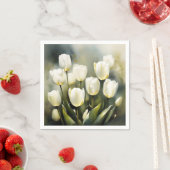 Eleganter Haufen von White Tulips in einem Serenen Serviette (Beispiel)