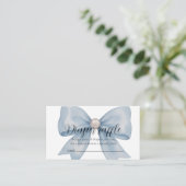 Eleganter hellblauer Schleifen-Perlen-Windel-Raffl Begleitkarte (Stehend Vorderseite)