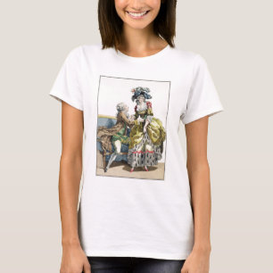 Eleganter Herr, der zu einer Dame in einem 'Margue T-Shirt