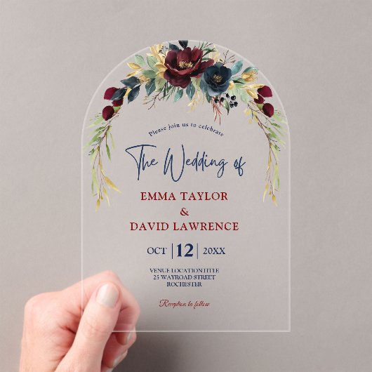 Eleganter Hochzeitsbogen der Marine in Bordeaux Acryleinladungen (Insitu (Handheld))