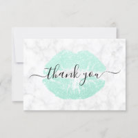 Eleganter Kicherminze, grüne Glitzer Lippen, weiße