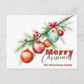 Eleganter Kiefernzweig mit Weihnachtsdekorationen Feiertagspostkarte (Vorderseite)