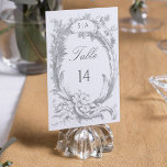 Eleganter klassischer französischer Rokoko Floral Tischnummer<br><div class="desc">Diese klassische Suite historischer Dekorationen wird durch die Schnitte des französischen Hofmalers Alexis Peyrotte aus dem 18. Jahrhundert inspiriert,  die hellgrau auf weißen Akanthus-Blätter,  verzierten Schriftrollen,  Blume und Blätter sind. Diese Sammlung ist die perfekte Ergänzung zu einer eleganten,  formalen und romantischen Hochzeit.</div>