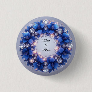 Eleganter Kranz verziert mit blauen Blumen Button