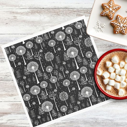 Eleganter Kronleuchter und Christbaum Serviette