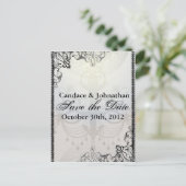 Eleganter Kronleuchter und Schnörkel Save the Date Ankündigungspostkarte (Stehend Vorderseite)