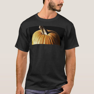 Eleganter Kürbis Halloweens mit einer Überraschung T-Shirt