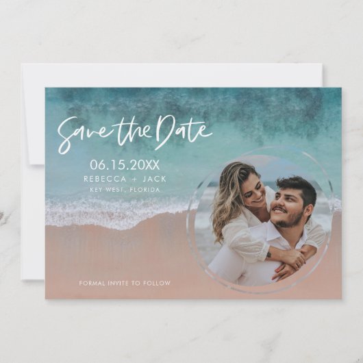 Eleganter Küstenstrand Hochzeit Save the Date (Vorderseite)