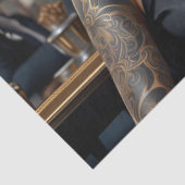 Eleganter Lady Boss mit Tattoo und Dragon Decoupag Seidenpapier (Detail)