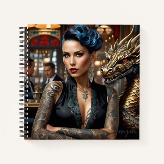 Eleganter Lady Boss mit Tattoo und Dragon Notizblock (Vorderseite)