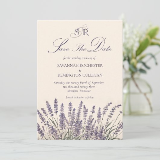 Eleganter Lavender Floral Monogramm Foto QR Code Save The Date (Stehend Vorderseite)