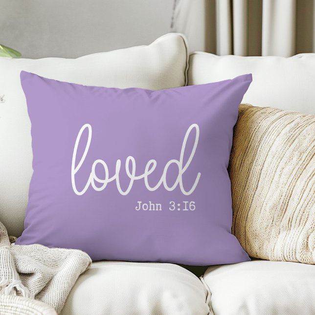 Eleganter Lavender Loved Quote Throw Kissen (Von Creator hochgeladen)