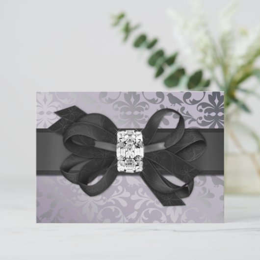 Eleganter Lavender und Silver UAWG mit Bow RSVP Karte (Stehend Vorderseite)